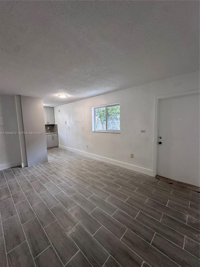 Building Photo - 310 NW 16th Ave Unit 1