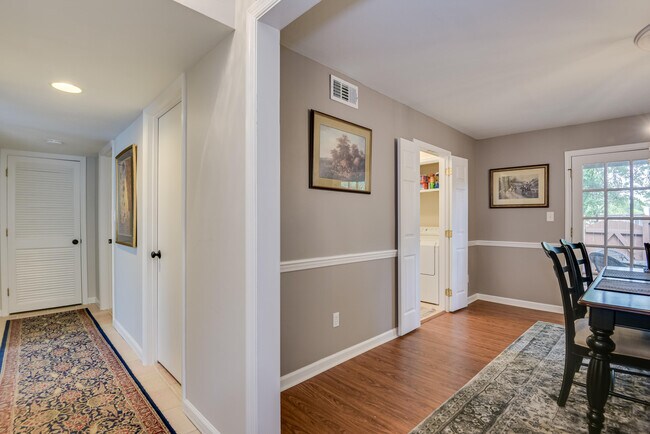 Photo - 324 Laurens St SW Unit B