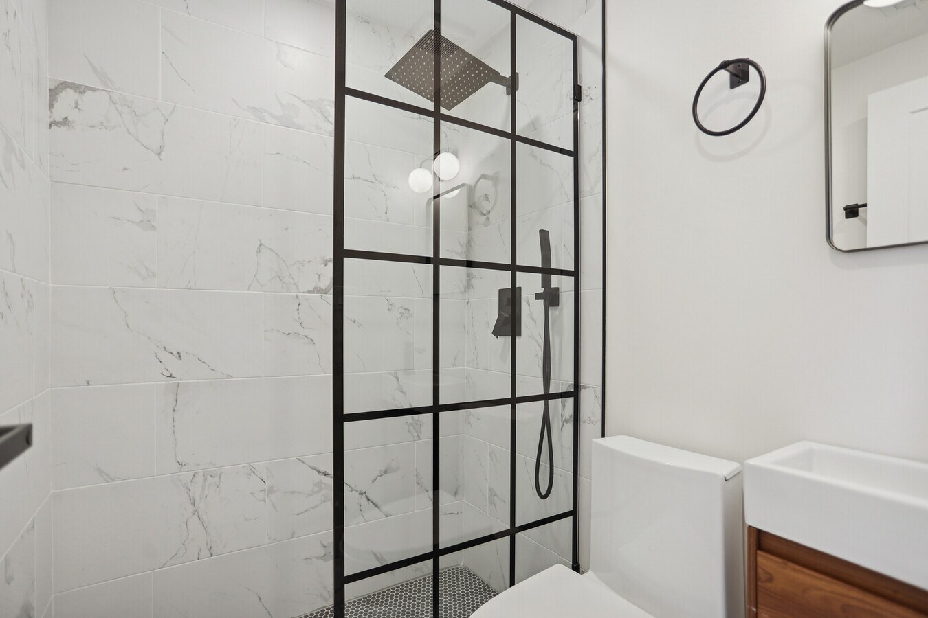 Photo - 1310 W Erie St Unit 2