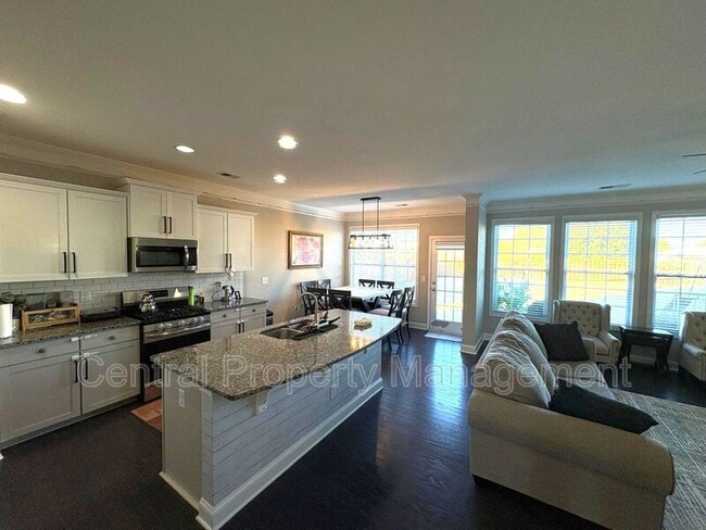 Photo - 316 Meadowpark Ln