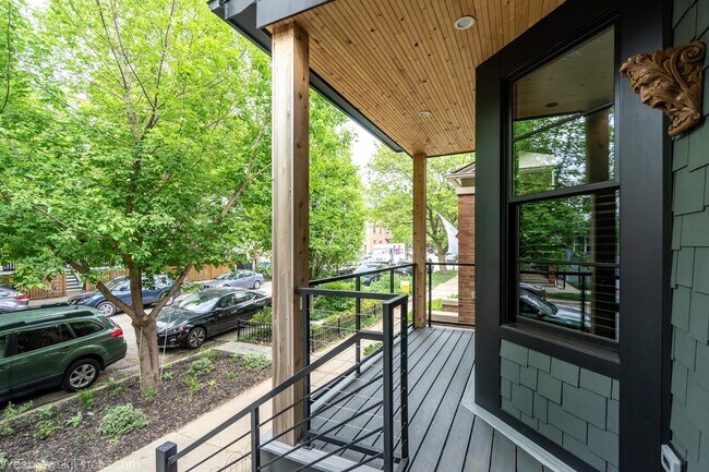 Photo - 2041 W Cuyler Ave Unidad 1