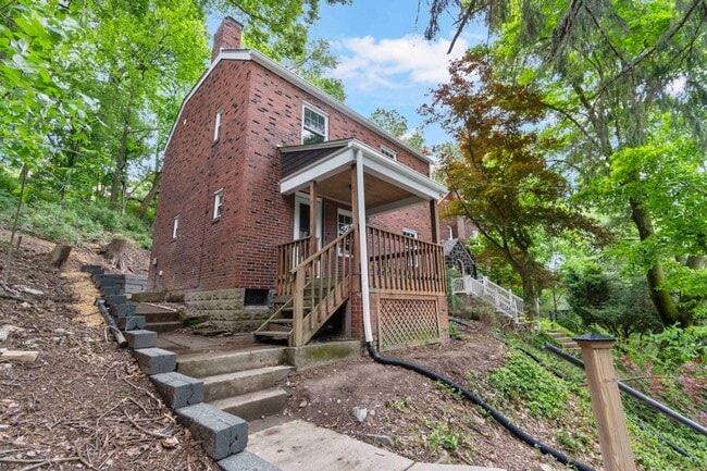 Building Photo - READY FOR MOVE IN! Don't miss this UPDATED 3-bedroom in Forest Hills!