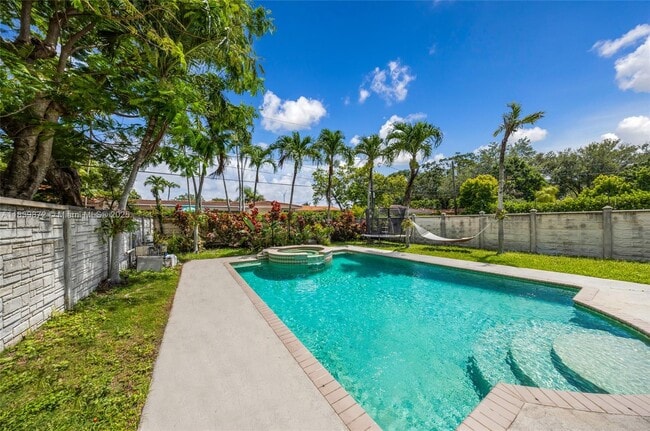 Photo - 5781 SW 25th St