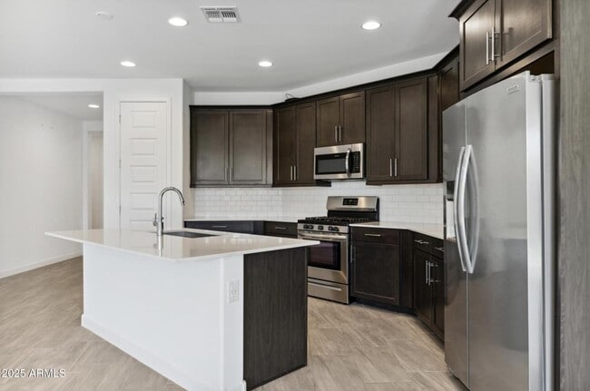 Photo - 565 E White Wing Dr