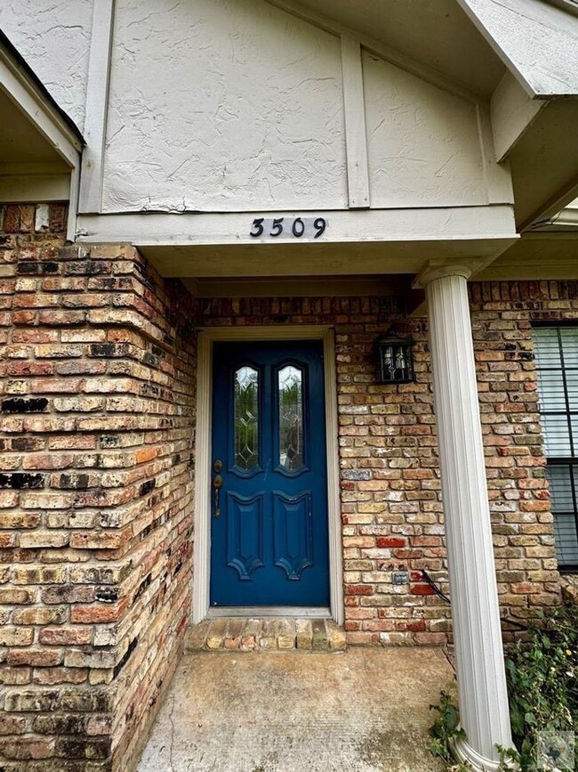 Building Photo - 4/2.5 PG Townhouse Available