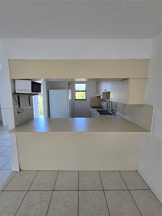 Photo - 8425 NW 8th St Unidad 409