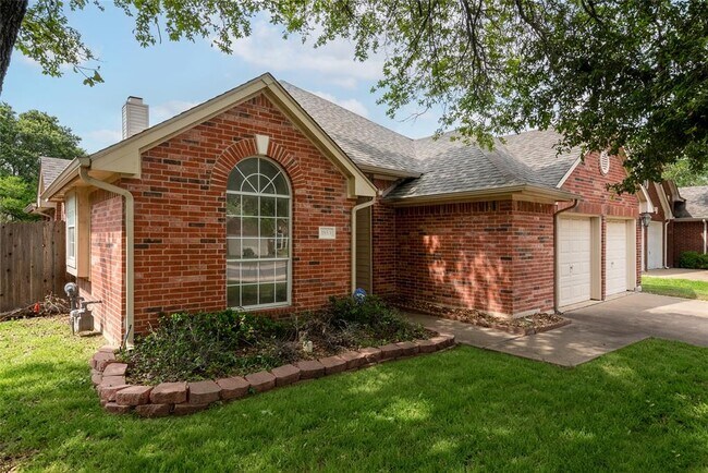 Photo - 1853 Dapplegrey Ln