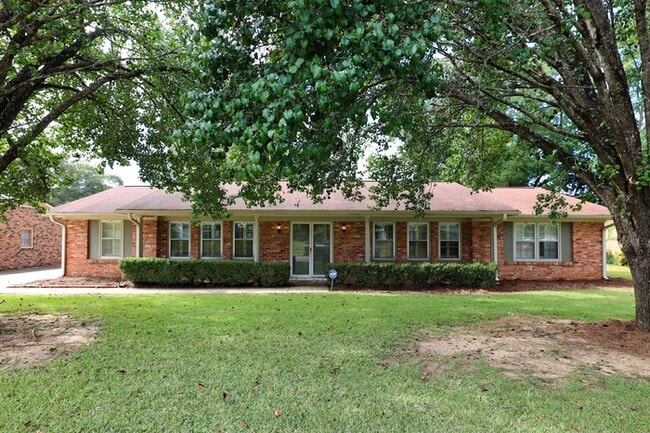 Building Photo - 620 Sandhurst Dr Rental