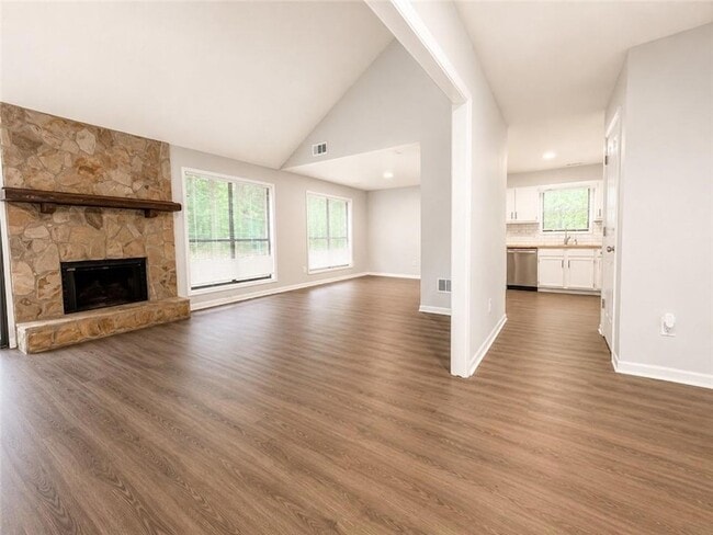 Photo - 4798 Kings Crossing Dr NE