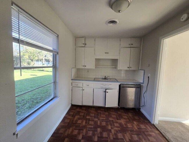 3220 Iowa St