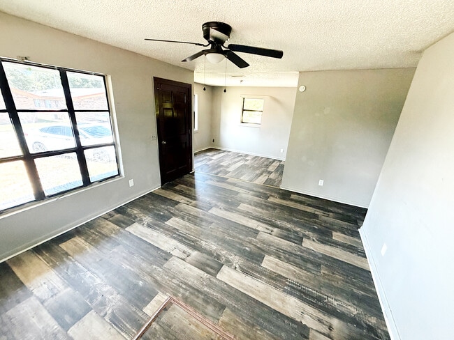 Photo - 1100 Ash St