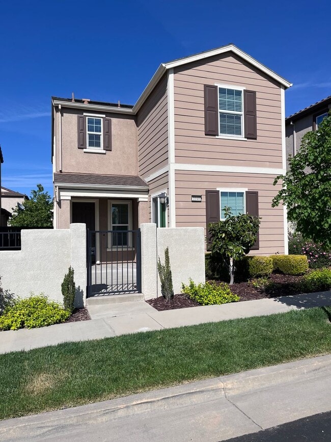 BEAUTIFUL HOME IN WEST ROSEVILLE!! - BEAUTIFUL HOME IN WEST ROSEVILLE!!