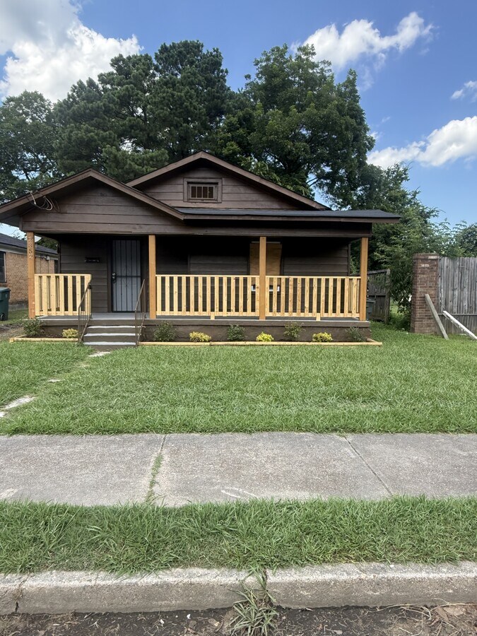 Photo - 2352 Hubbard Ave