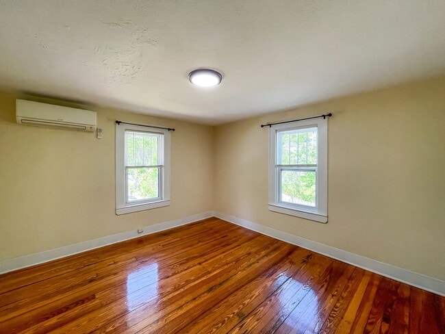 Building Photo - 10 Latta St Unit A Rental