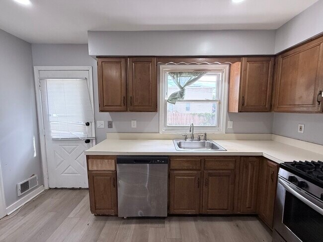 Photo - 502 S Logan Ave