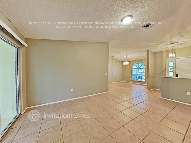 Photo - 2275 Cork Oak St W