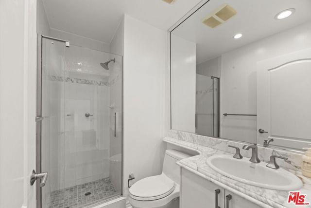 Building Photo - 435 N Arnaz Dr Unit 101 Rental