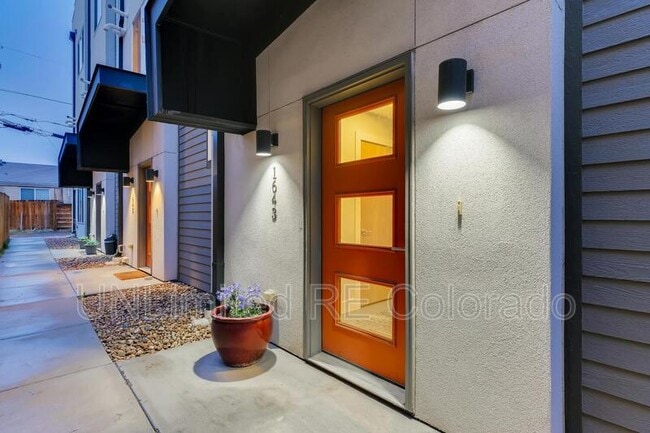 Photo - 1643 Irving St