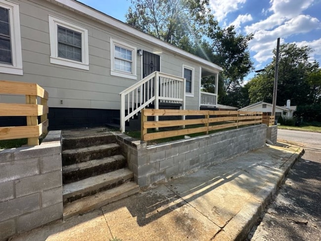 Photo - 1601 Center St S