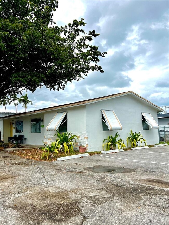 Photo - 730 NW 1st Ct Unidad 1-2