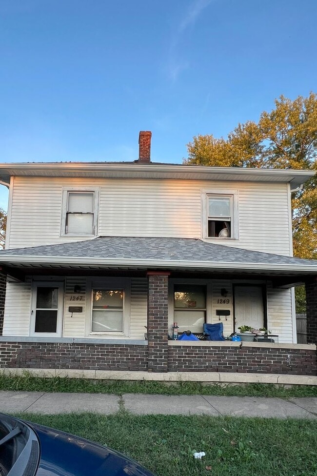 Building Photo - 1247 W Lee St Unit 1247 W Lee St Rental