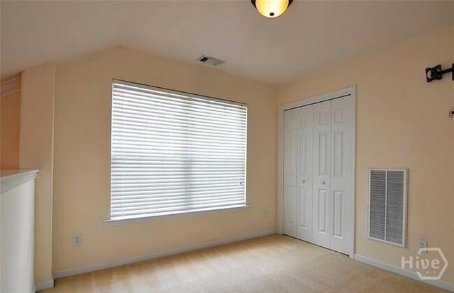 Building Photo - 75 Oak Ridge Cir Rental