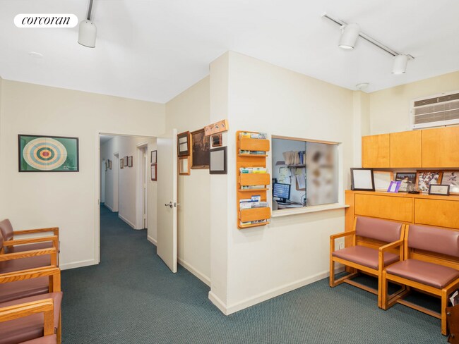 Photo - 20 E 68th St