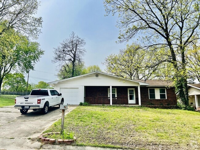 Building Photo - 213 Circle Dr Rental