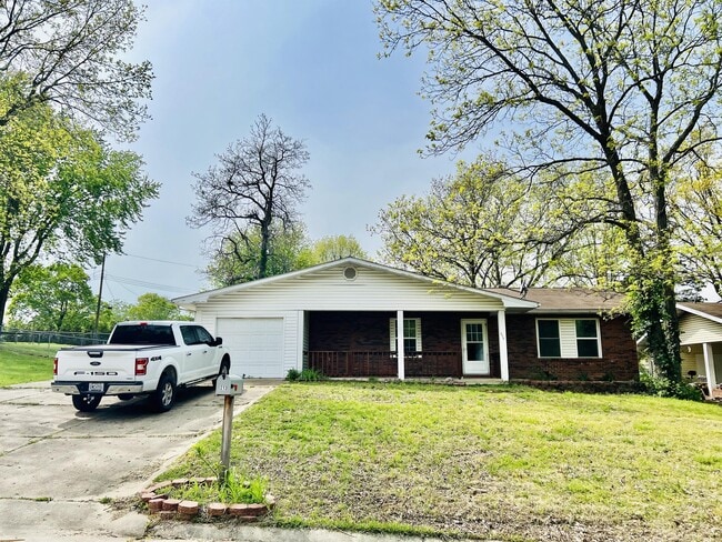 Photo - 213 Circle Dr House