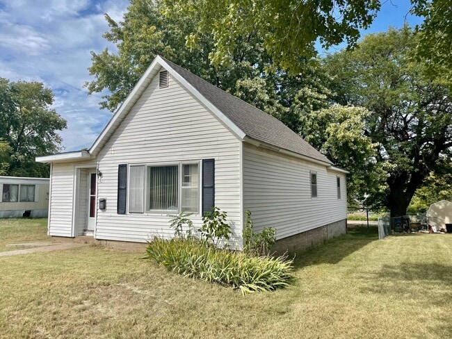 Photo - 423 W 9th St