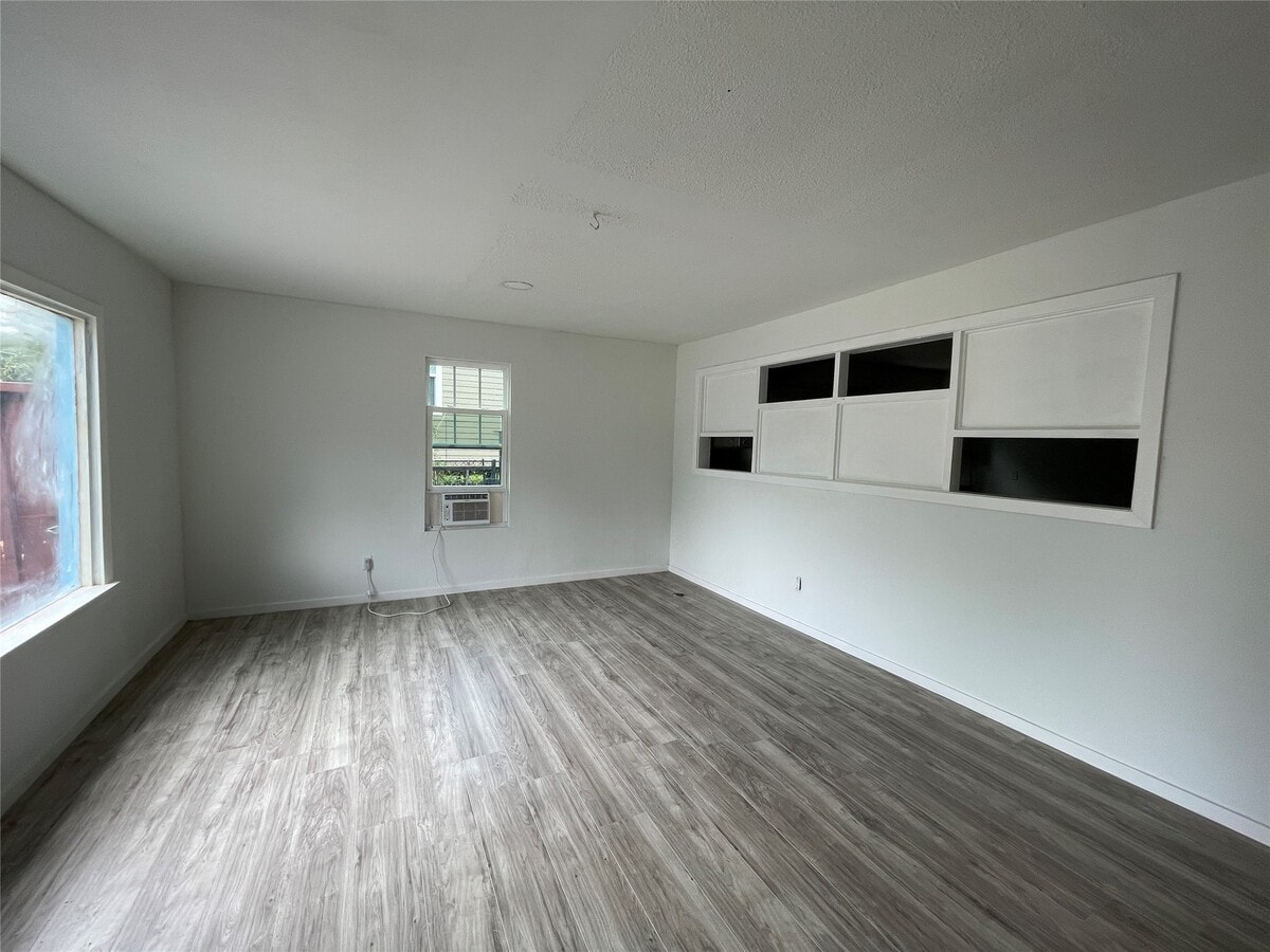 Photo - 4602 Leffingwell St