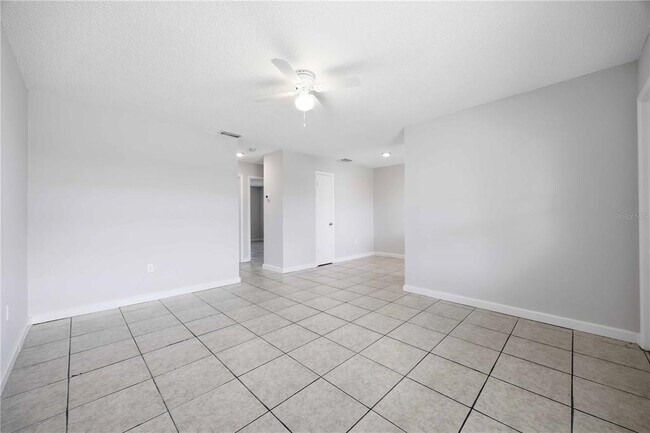 1118 Melody Ln