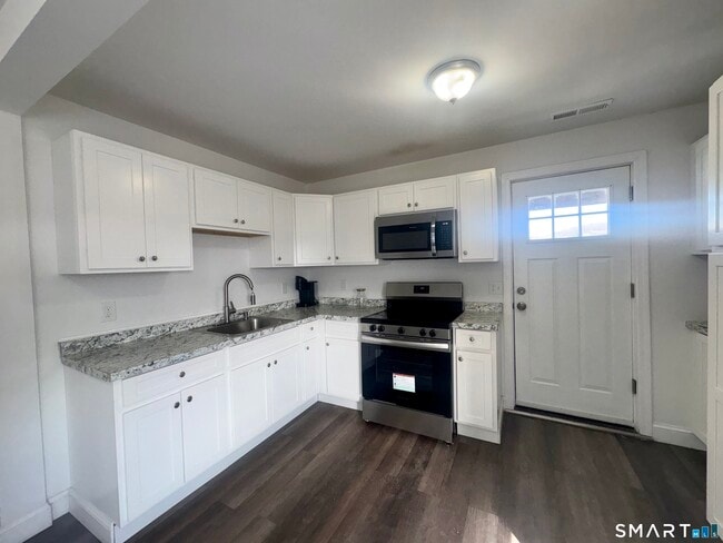 Building Photo - 22 Brewster St Unit 3 Floor