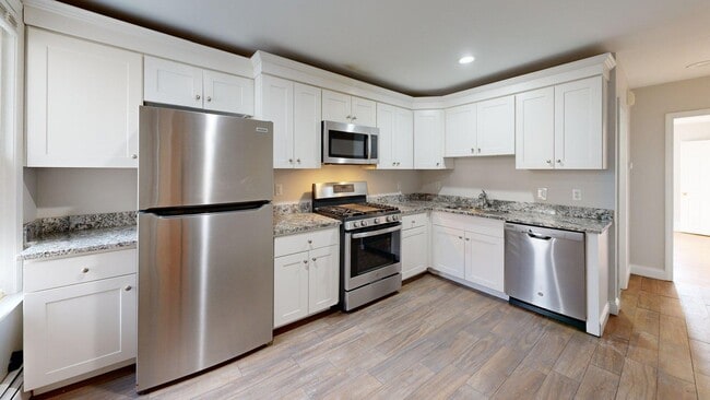 Building Photo - 206 Princeton St Unit 3