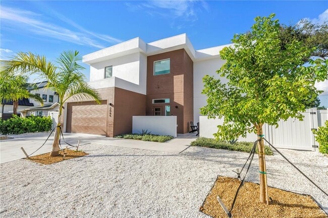 Photo - 2065 Goldenrod St