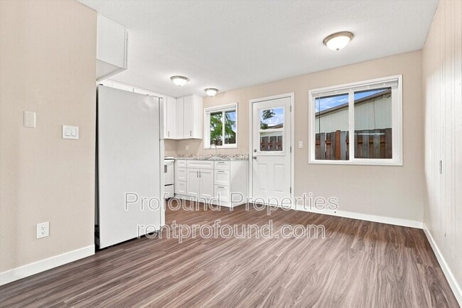 Photo - 742 SE 13th Ave