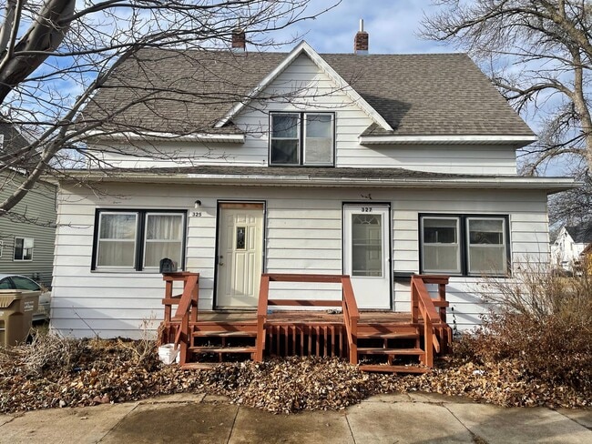 Building Photo - 325/327 3rd St NE Unit 327