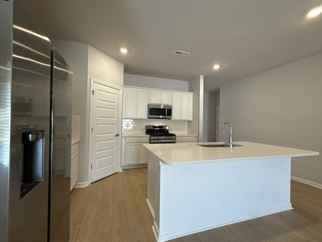 Photo - 280 Shangrila Wy