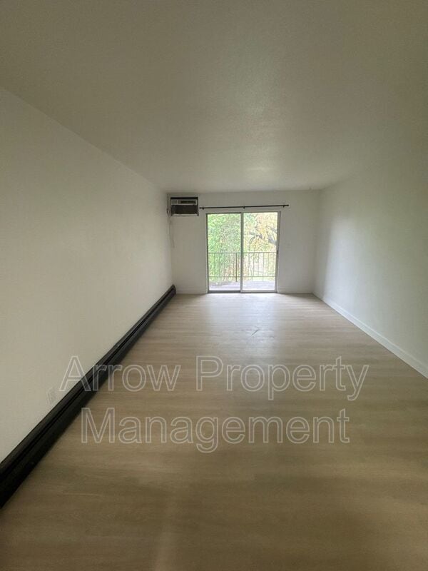 Photo - 215 E Arbor Ave