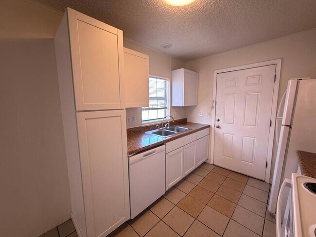 Photo - 212 Aster St Unit A