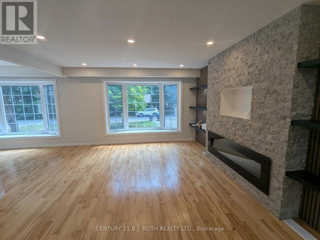 Photo - 756 Hastings Ave