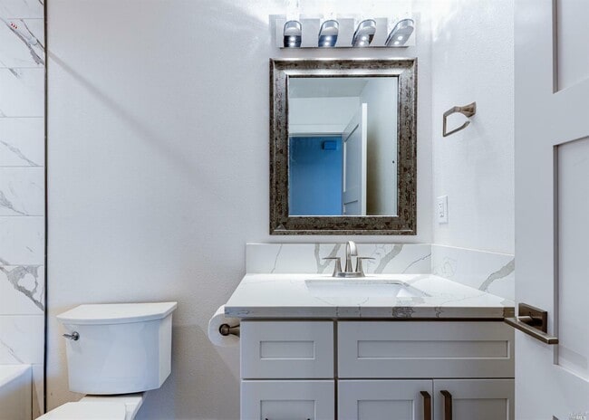 Photo - 1327 Crestview Ct