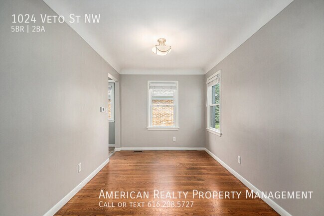Photo - 1024 Veto St NW