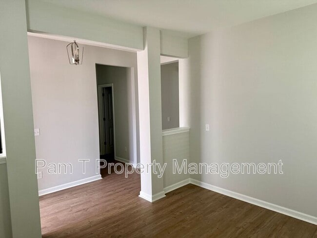 Photo - 400 Airways Ave