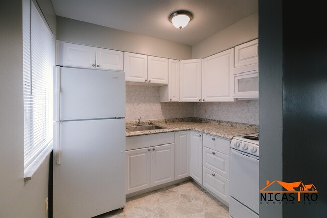 Photo - 215 East Lane Avenue