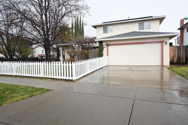 Building Photo - Remodeled & Spacious West San Jose 5 Bedroom 3 Bath Home