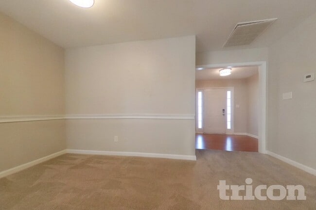925 West Ave