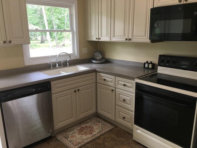 Photo - 2032 Ridgeland Dr