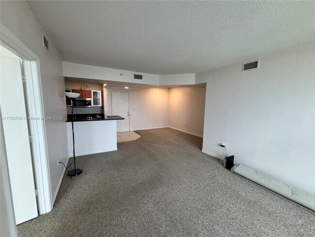 Photo - 2775 NE 187th St Unidad 403