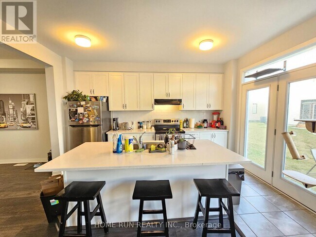 Photo - 233 Billrian Cres